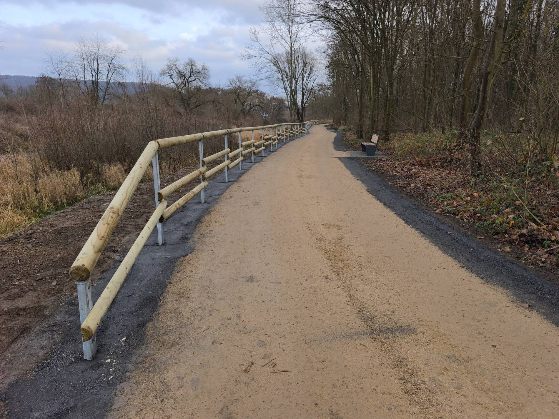 Dieser Streckenabschnitt des Ahr-Radweges in Bad Bodendorf ist nach umfangreicher Erneuerung wieder befahrbar.